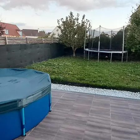 Maison Chaleureuse Avec Piscine Privee A