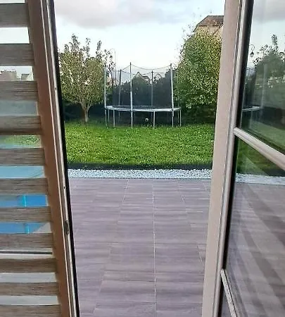 Maison Chaleureuse Avec Piscine Privee A *